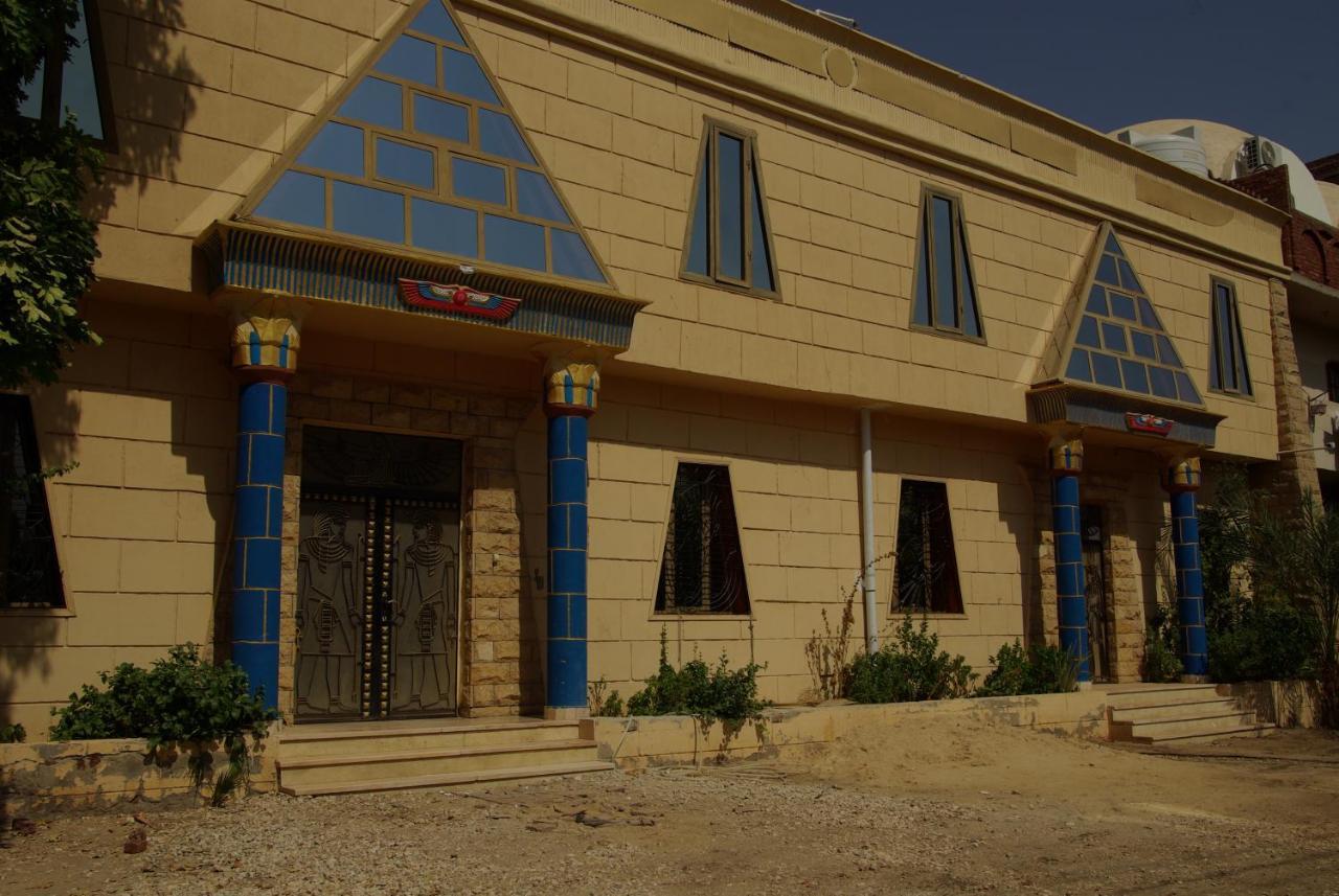 Pyramids Luxor Hotel&SPA Exteriör bild