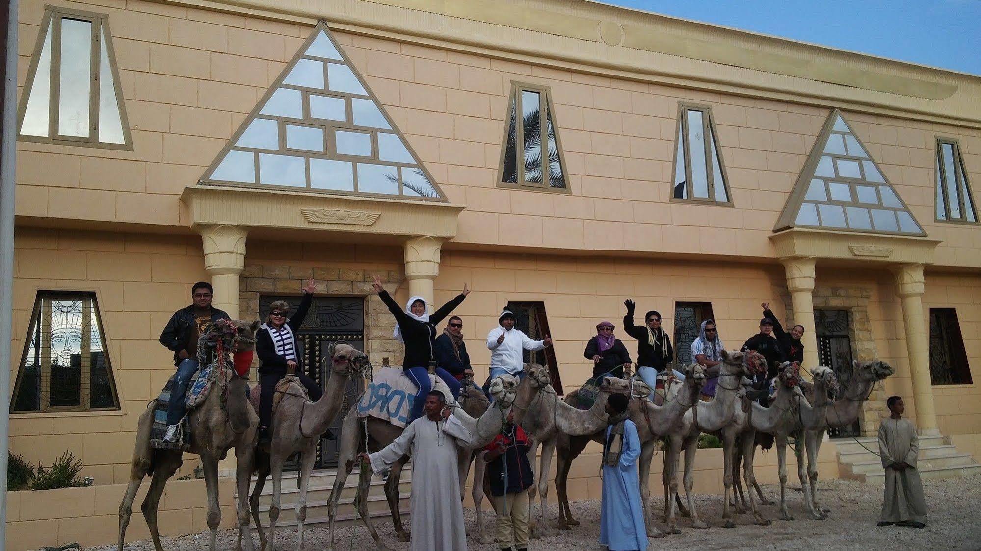 Pyramids Luxor Hotel&SPA Exteriör bild